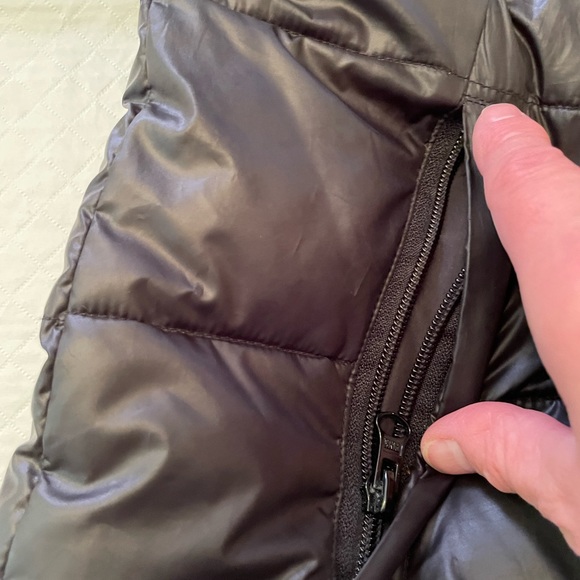 ❣️ $29.00 ❣️Pink Victoria Secret polyfill Black and Silver Warm Cuddly Vest. - Picture 6 of 12